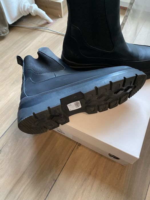 Продава дамски боти