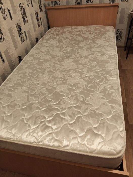 Кровать полуторка с матрацем