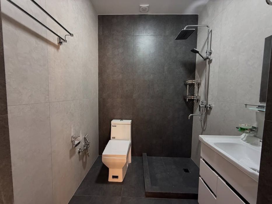 Уч кахрамон постидан 3 км кирганда 6 хонали уй сотилади uch qahramon