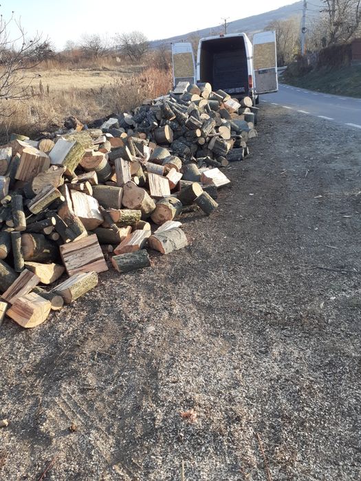 Lemne de foc taiat la dimensiunea dorita