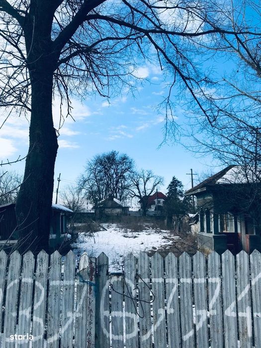 Teren plus casă de vânzare la 30 de km de București