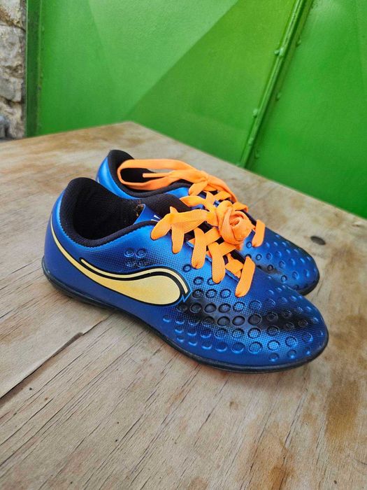 Футболни обувки за деца, номер 29 (разпродажбата на Георги)