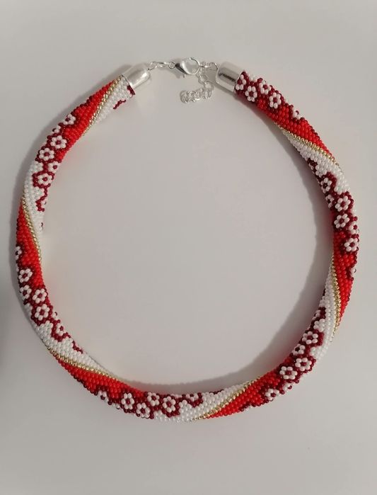 Coliere din mărgele