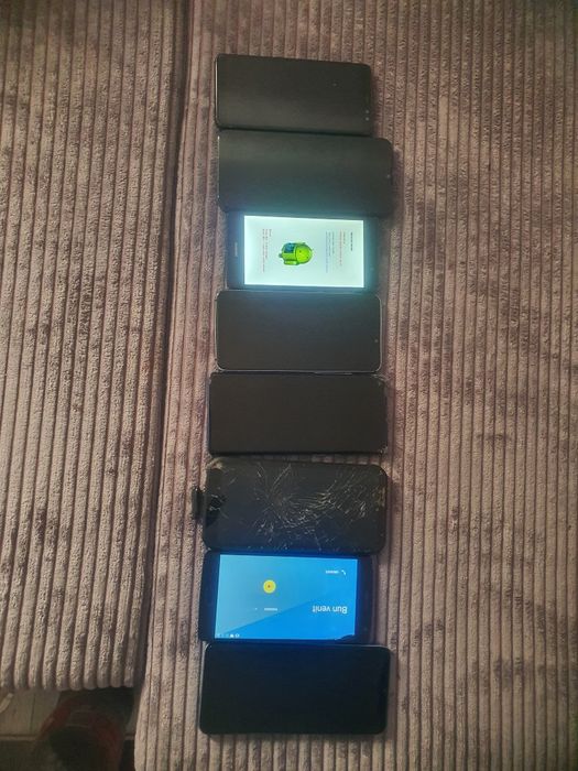 Lot 8 telefoane – One plus 8 pro , Motorola, ,  One plus 2 Samsung, op