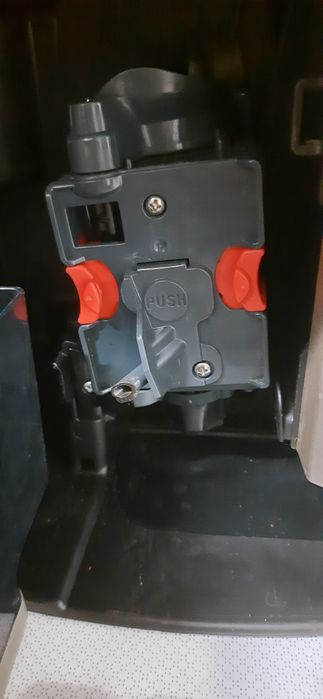 Кафеавтомат Delonghi ESAM 3500.s, 1350W в отлично състояние