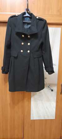 Б/у женские пальто по 4 тыс. ,носили аккуратно.