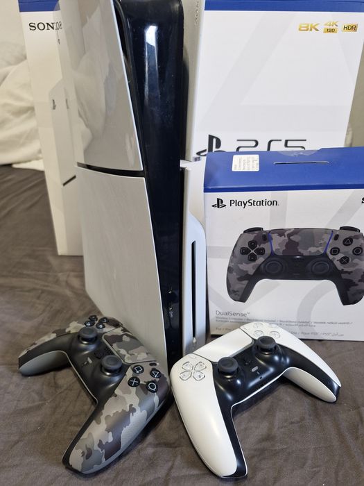 Playstation 5 slim 1TB с 2 контролера