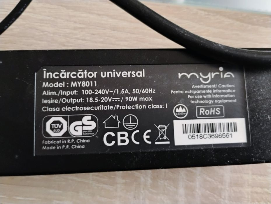 Încărcător universal laptop