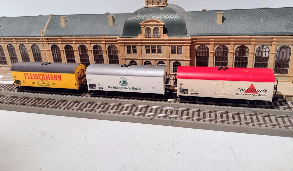 2) Set machete vagoane frigorifice trenulet Fleischmann HO