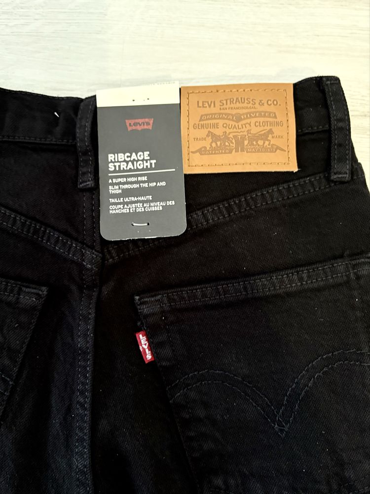 Blugi Levi’s noi