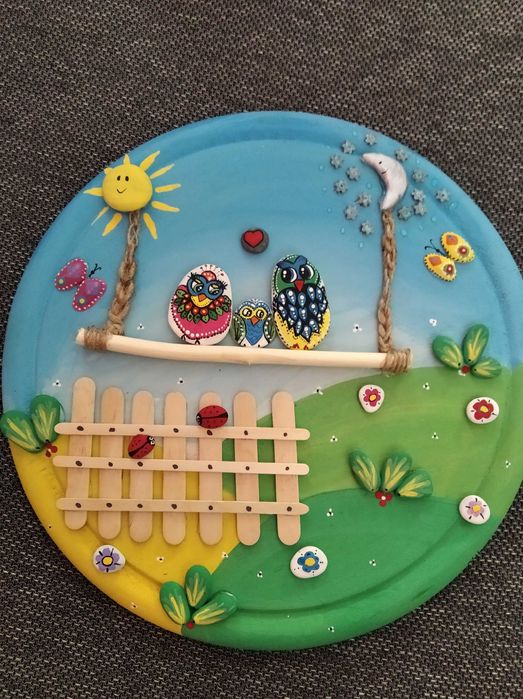 Ръчно рисувани картини, декорация с морски камъчета, пана за учители.