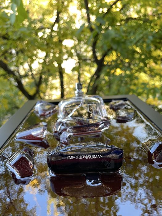 Елегантна рамка със счупен парфюм Strong with you