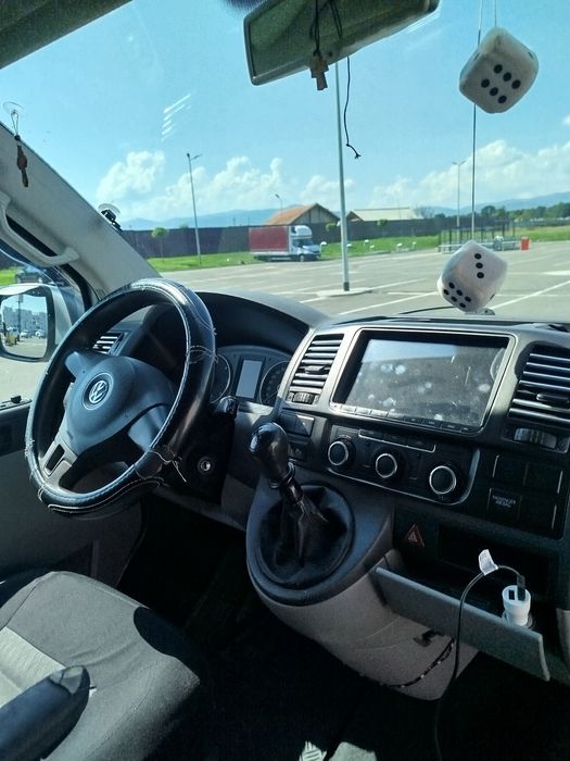 Volkswagen T5 - 5 locuri 2.0 TDI 2011