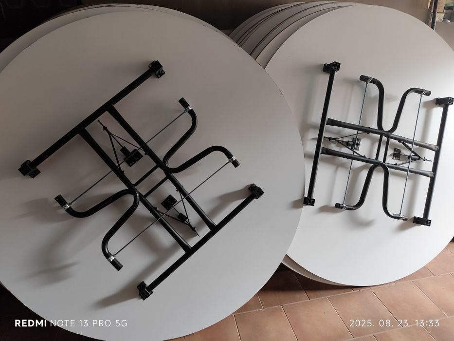 Mese rotunde pentru evenimente.