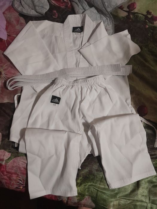 Продаю Кимано  новое не разу не одевали