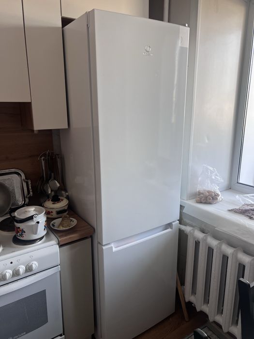 СРОЧНО Продам холодильник Indesit!