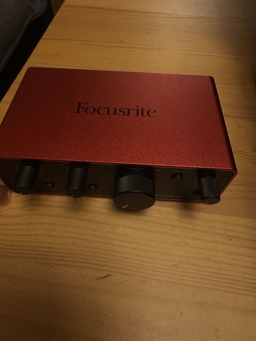 Set studio Focusrite Scarlet 4i4 complet