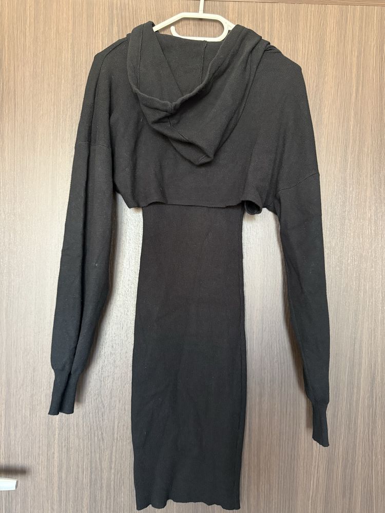 Дамска рокля с ръкави LBD