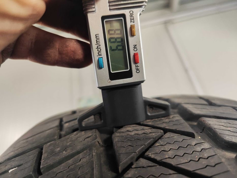 2бр.зимни гуми 225/45/18 Vredestein