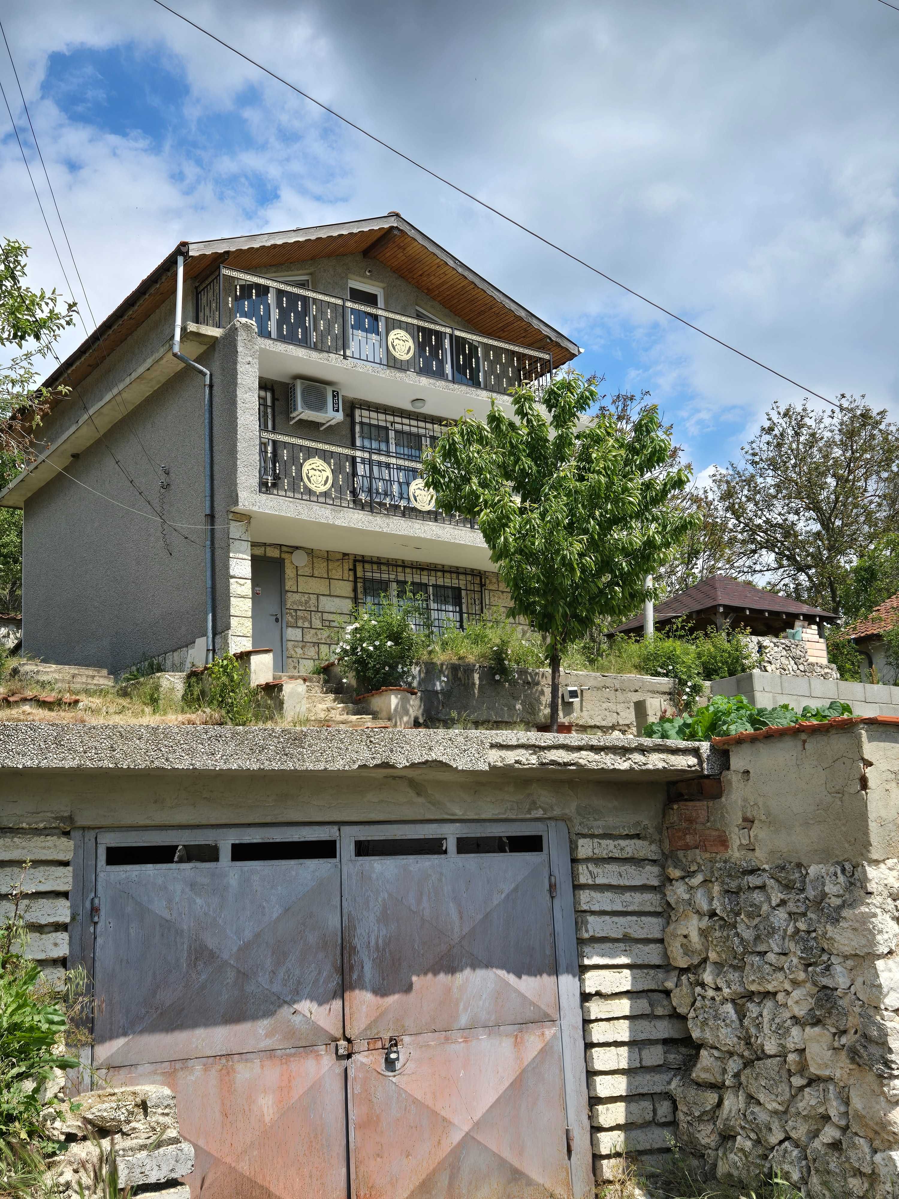 Продава къща-вила в с.Батово