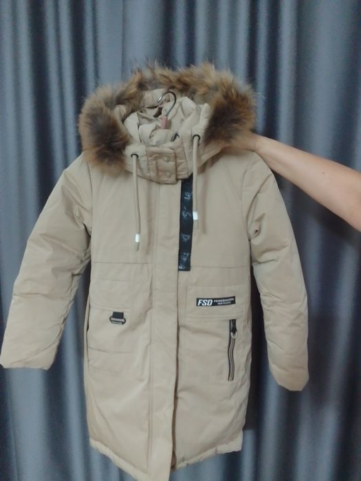 Пуховик зима размер 140 на девочку