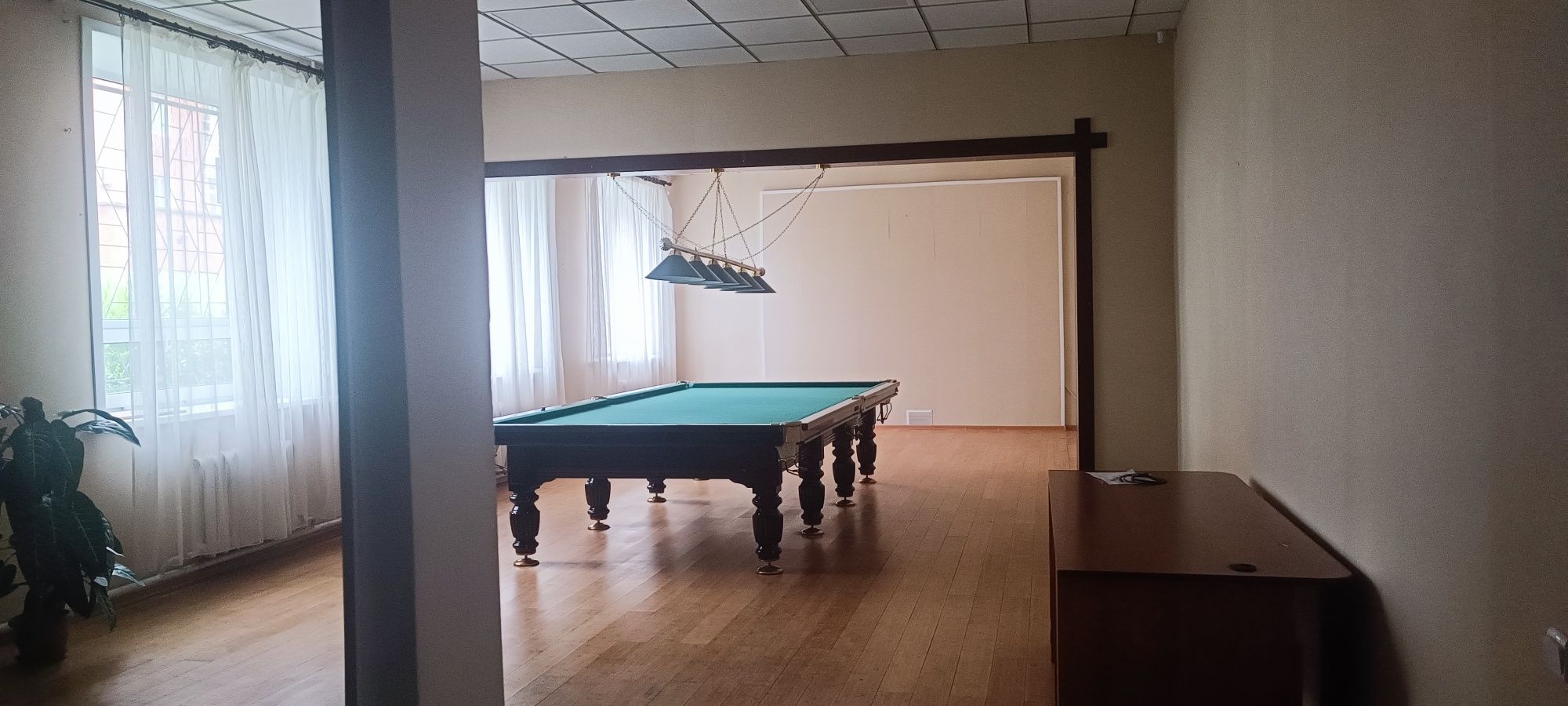 Продается коммерческое помещение в центре города.