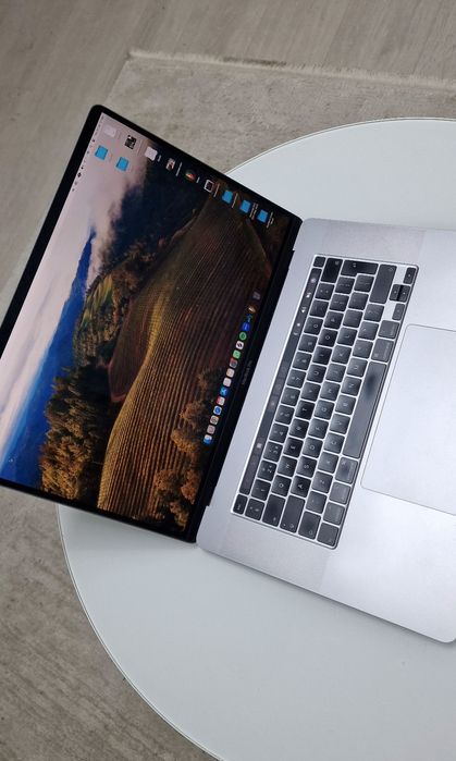 Vand MacBook Pro 16"