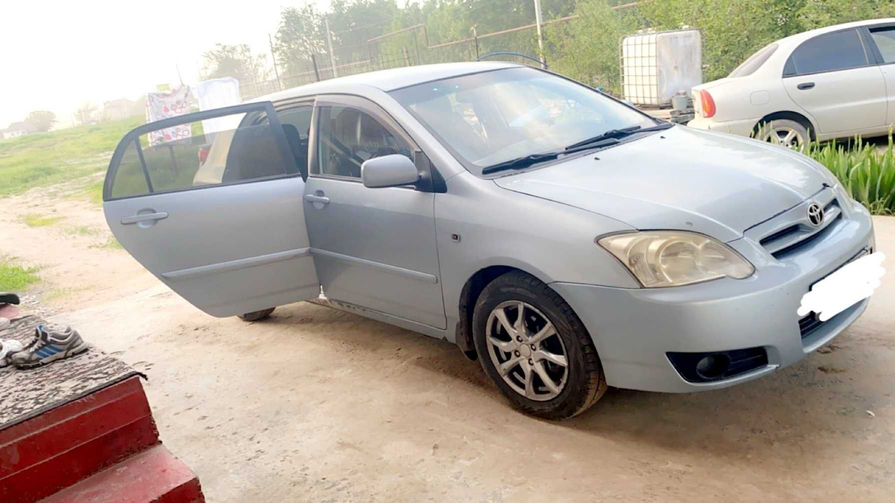 Продам Toyota Corolla, 2004 г.в., объем 1.6