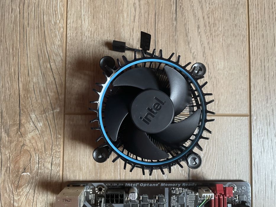 Placa de baza + procesor + 2x memorie ram + placa video