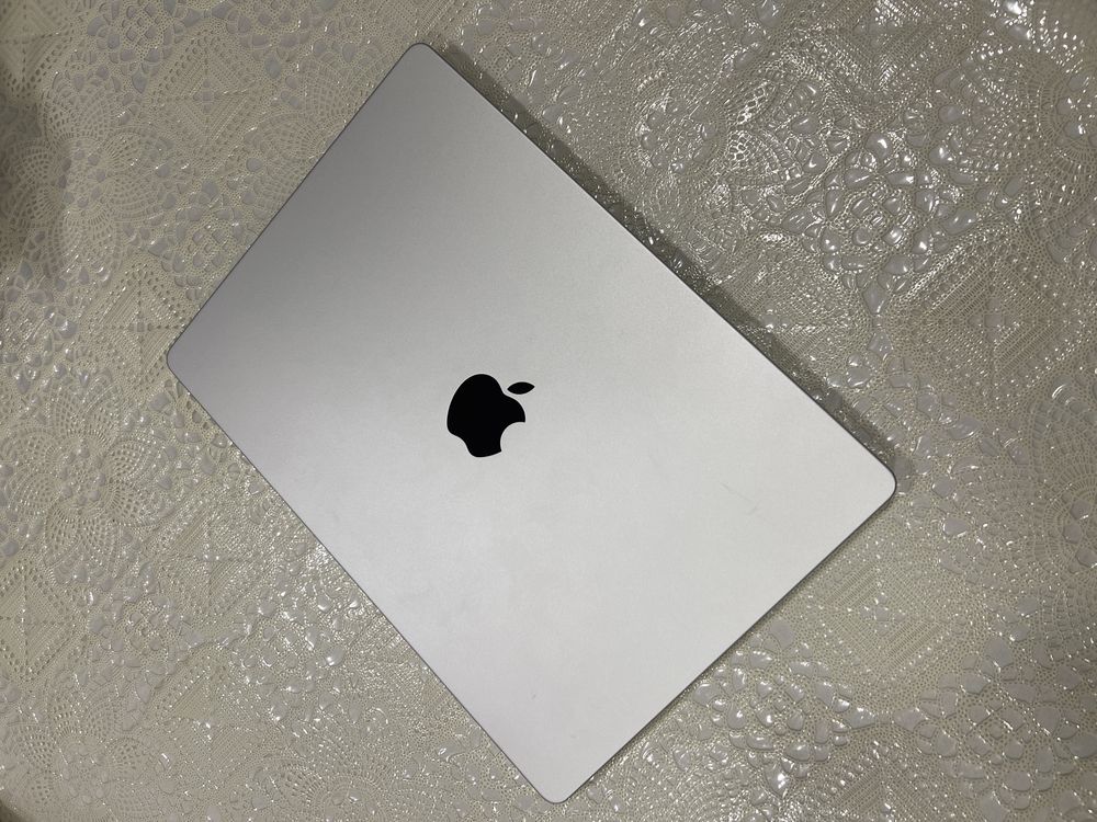 Macbook Pro M1 pro 14 inch 16/512