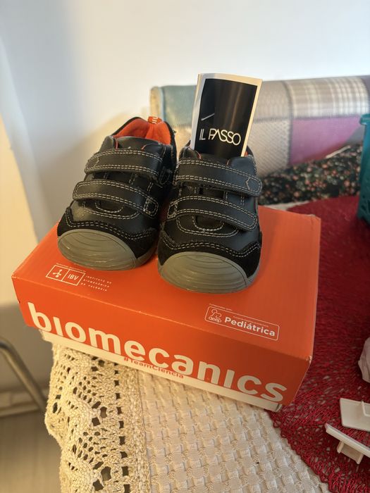 Pantofi biomecanics, nr 19. In stare foarte buna.