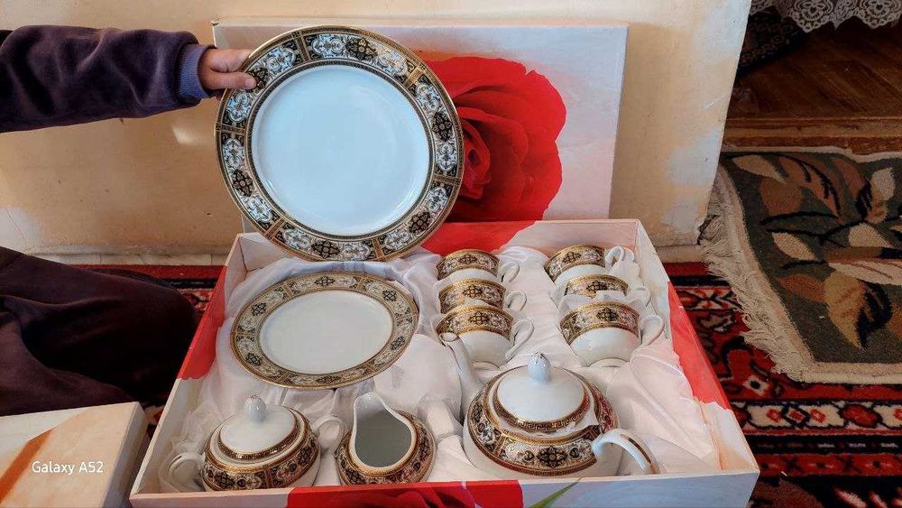 Chinni komplkekt sotiladi.