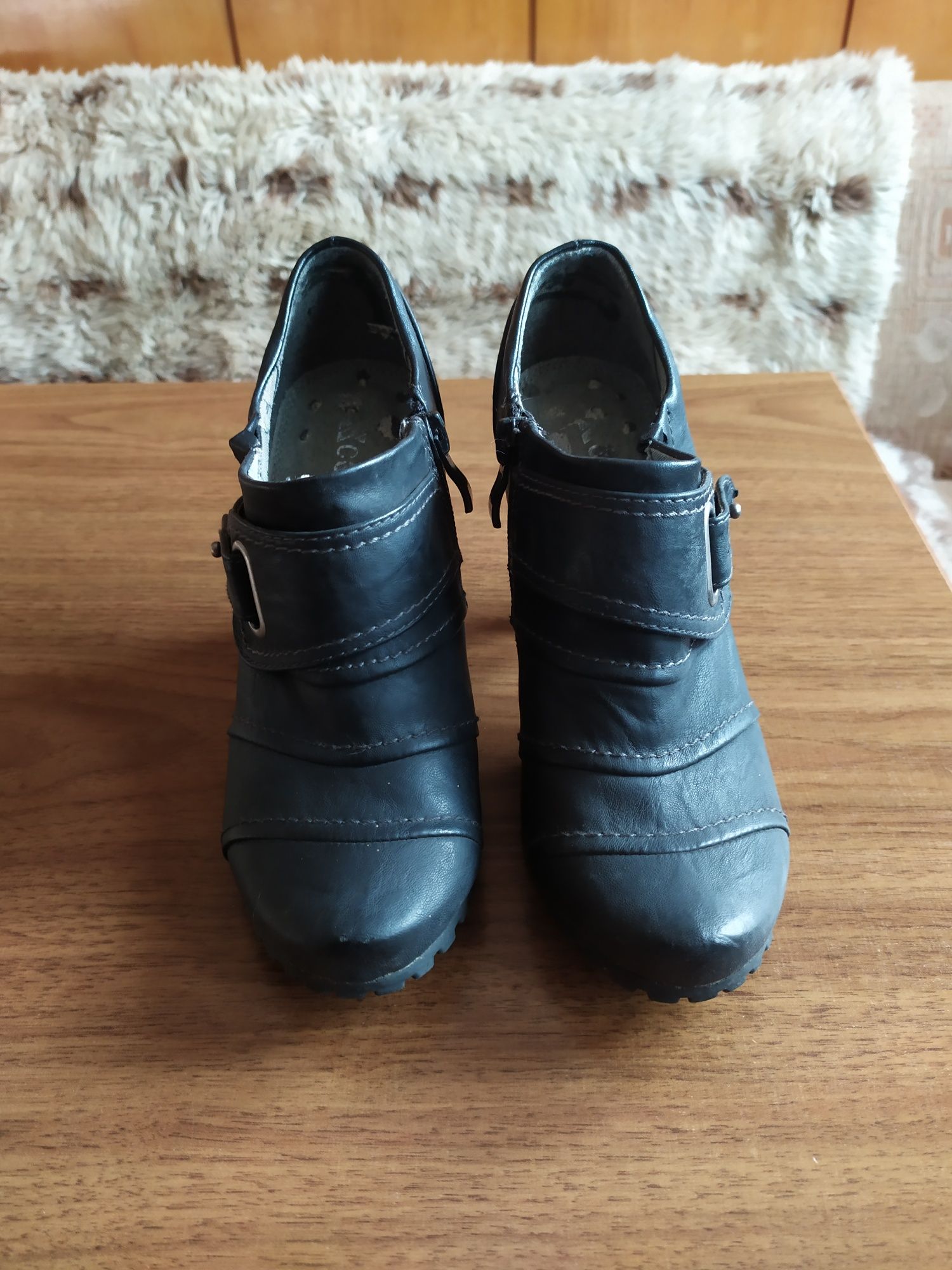 Черни обувки с дебел ток