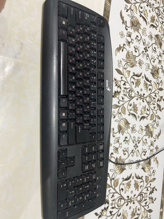 Продам клавиатуру genius