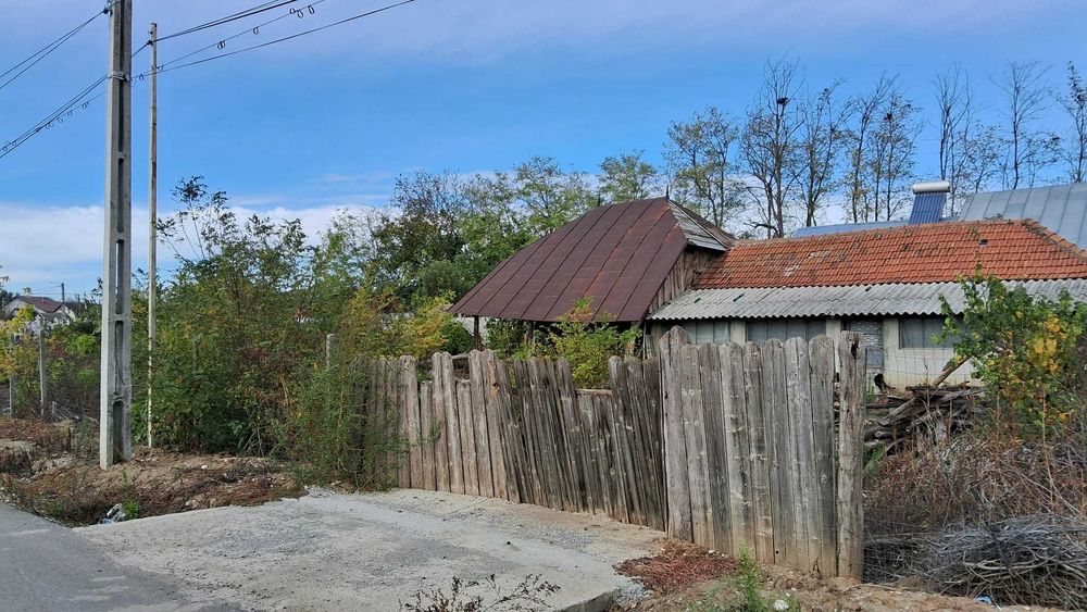 Vând casă ușor locuibilă