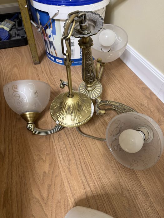 Продам люстры в связи с переездом