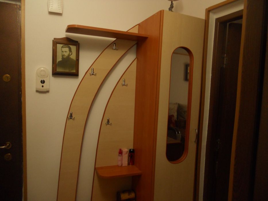 Inchiriez apartament cu 2 camerei