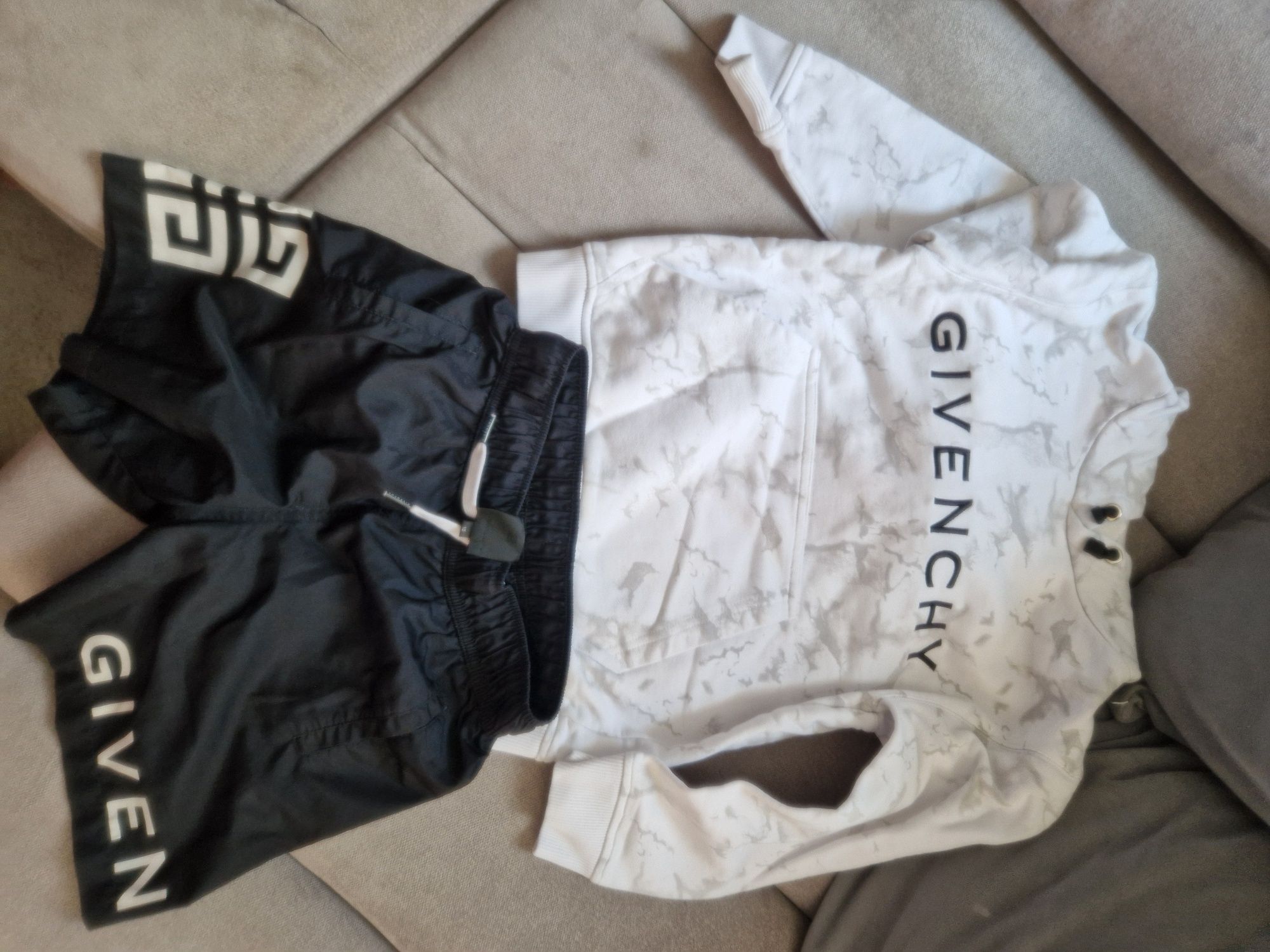 Суитчър и бански Givenchy