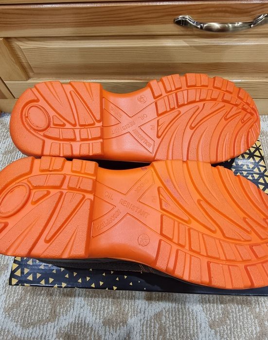 Работни обувки нови 43 номер