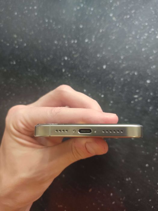 Iphone 16 pro max 256 baterie 100%