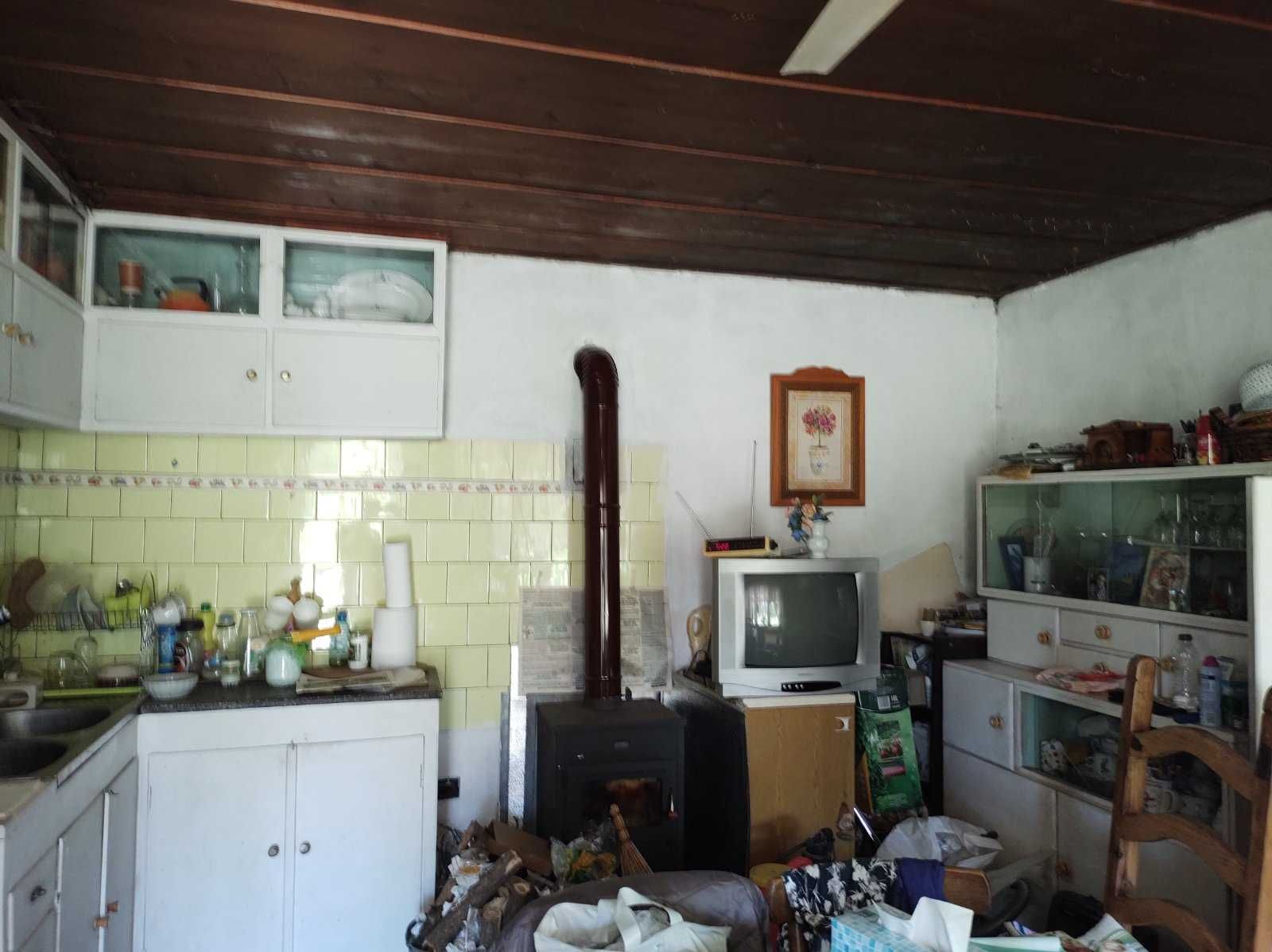 Къща с двор 3400 кв.м., село Каменец, Плевенско