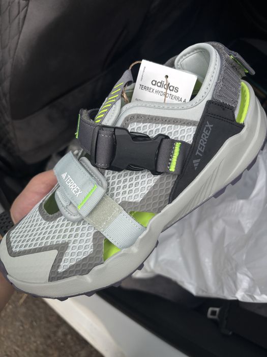 Продам сандали adidas