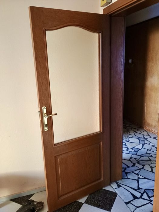 Продавам 3 вътрешни интериорни врати – много добро състояние