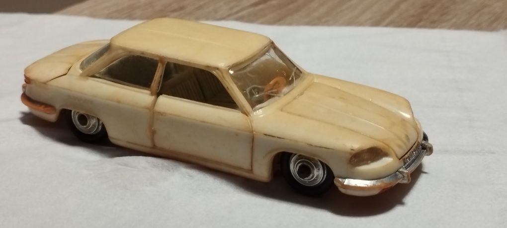 Macheta Panhard 24 BT masinuta perioada comunista