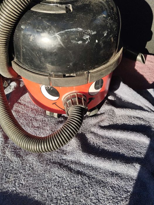 Продавам прахосмукачки