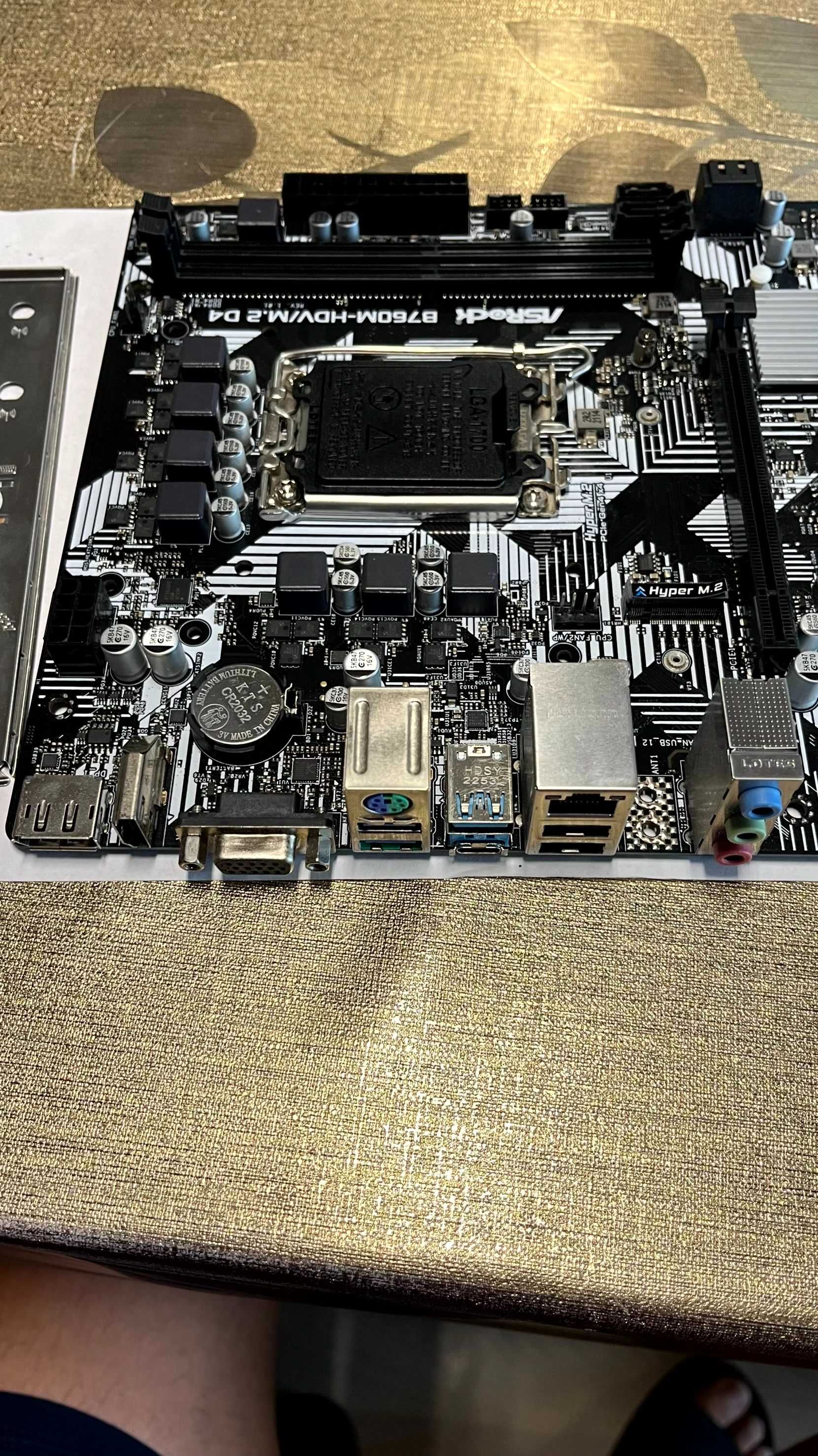 Дънна платка Asrock B760M, 16 GB DDR4 KVR