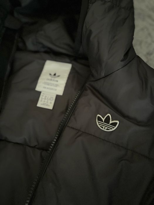 Яке Adidas и сандали REPLAY