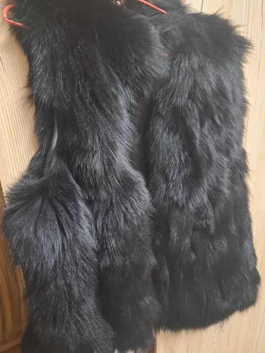 Черен дълъг косъм