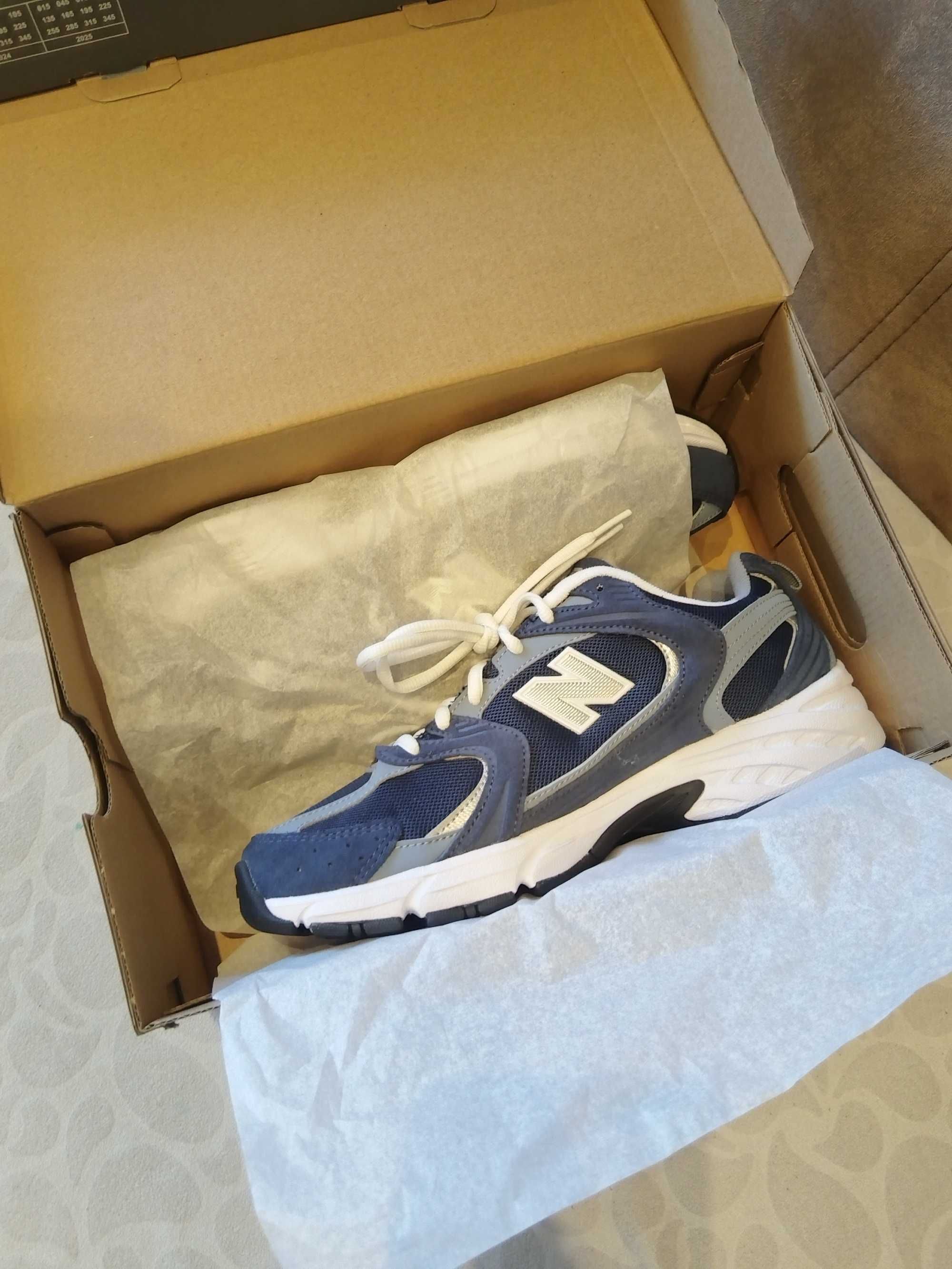 Маратонки new balance