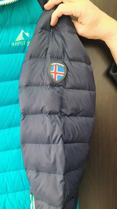 Geacă scurtă damă cu glugă și puf în interior